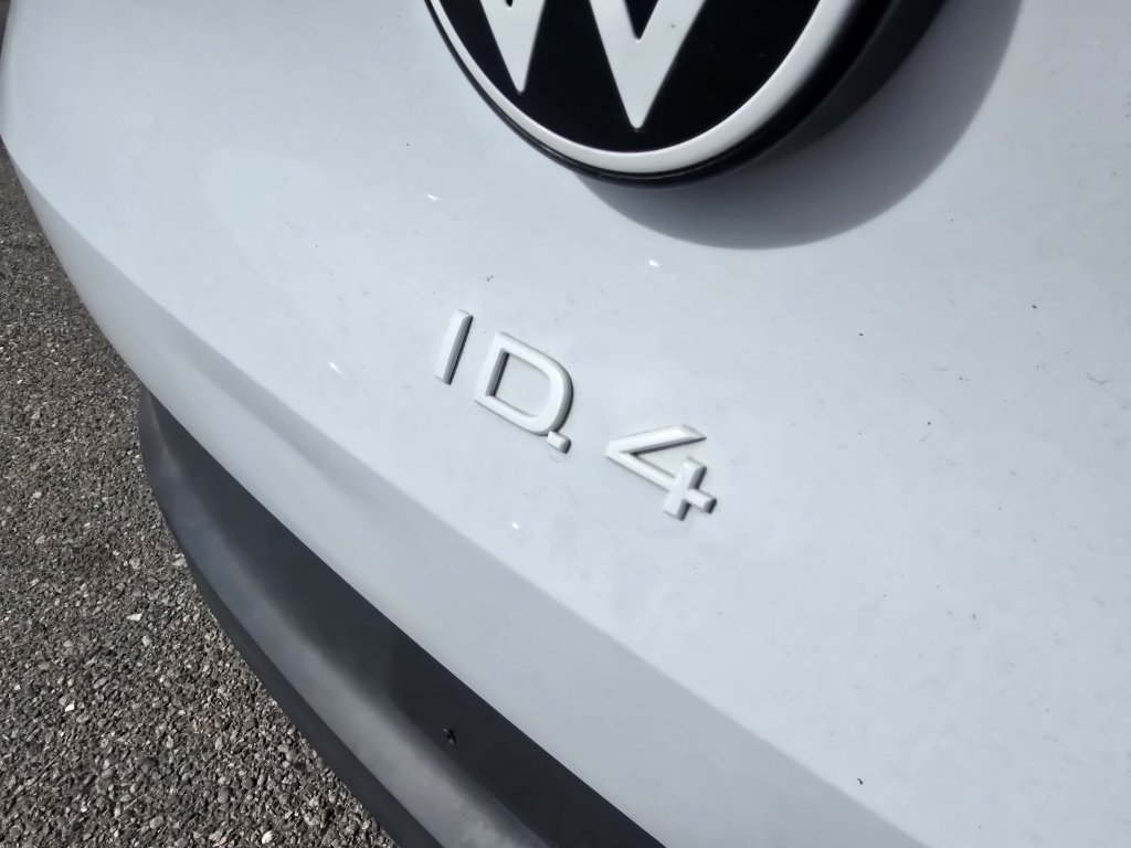 Used 2022 Glacier White Metallic Volkswagen Pro image 11