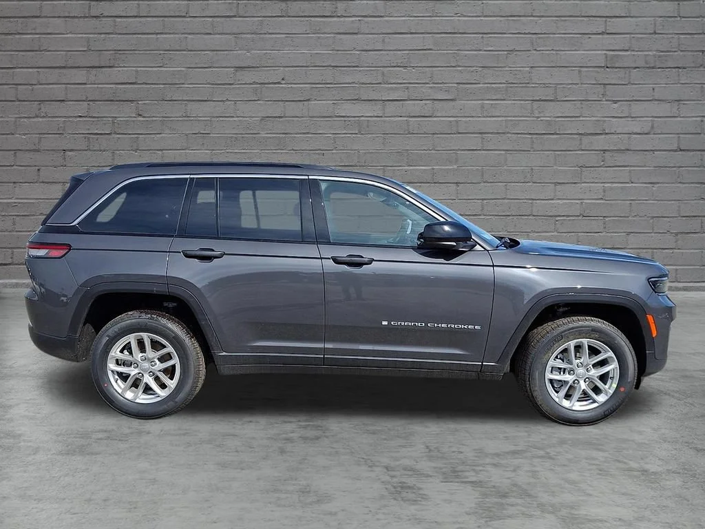 New 2026 Baltic Gray Metallic Clearcoat Jeep Laredo X image 9