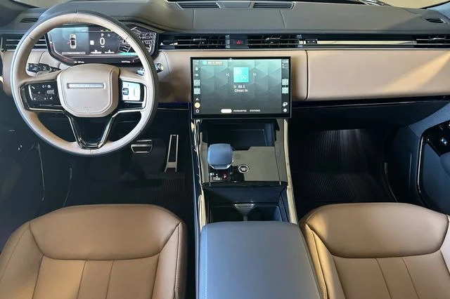 New 2026 Charente Grey Land Rover Dynamic SE image 12