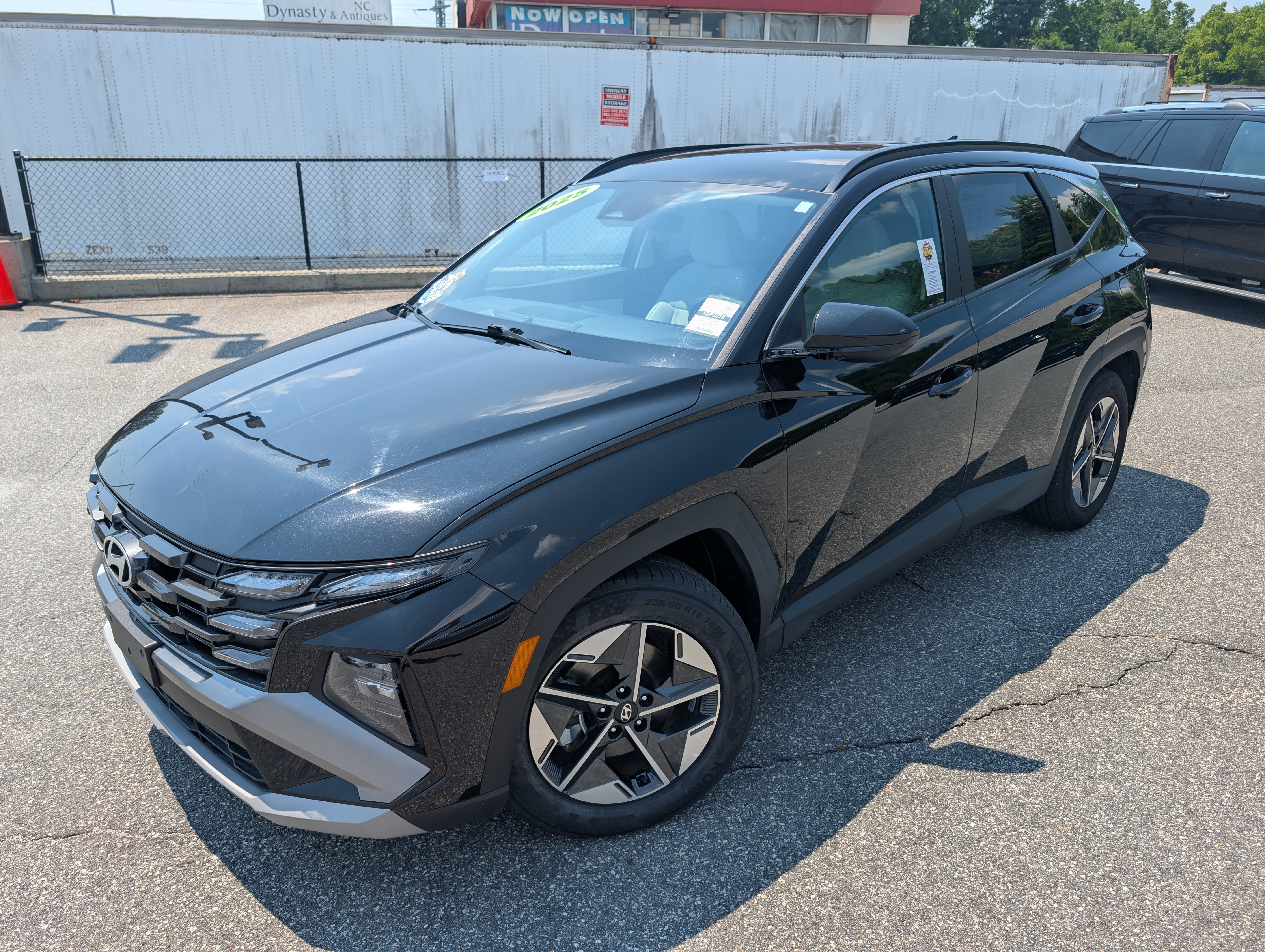 Used 2025 Phantom Black Hyundai SEL image 1
