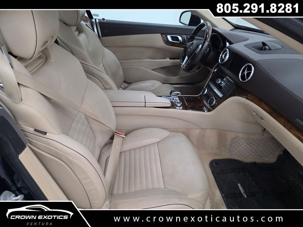 Used 2014  Mercedes-Benz SL 550 image 26