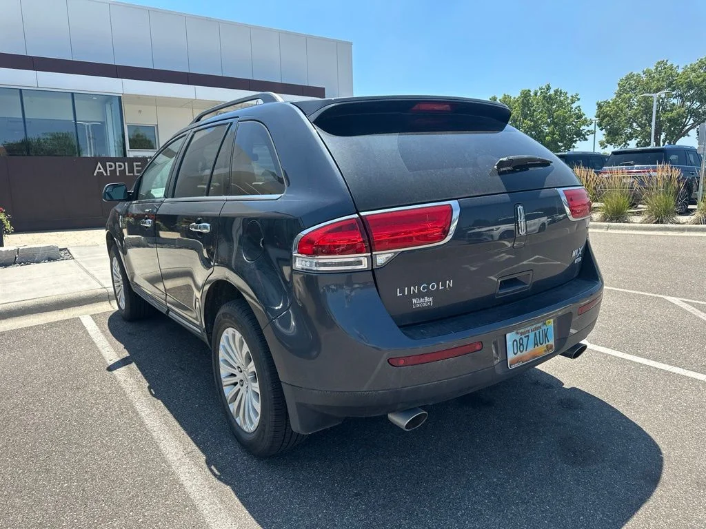 Used 2014 Gray Lincoln Base image 5