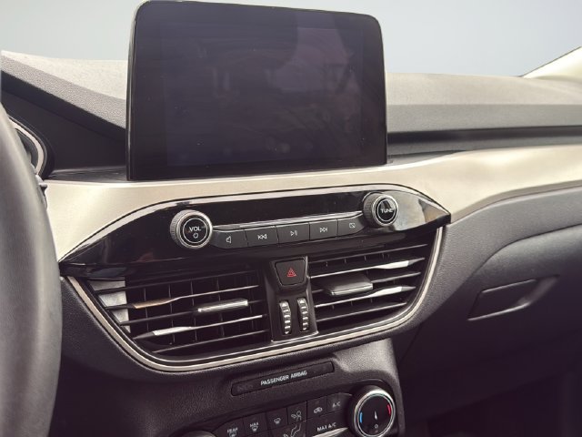 Used 2022 Silver Ford SE image 12