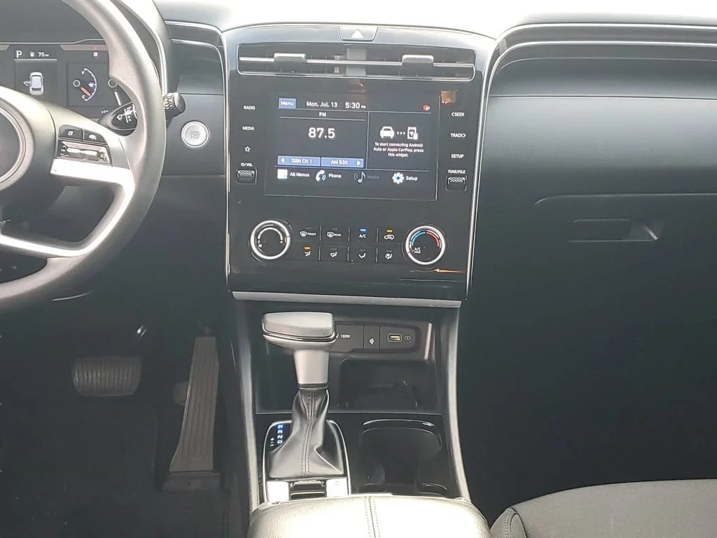 Used 2023 Black Hyundai SEL image 15