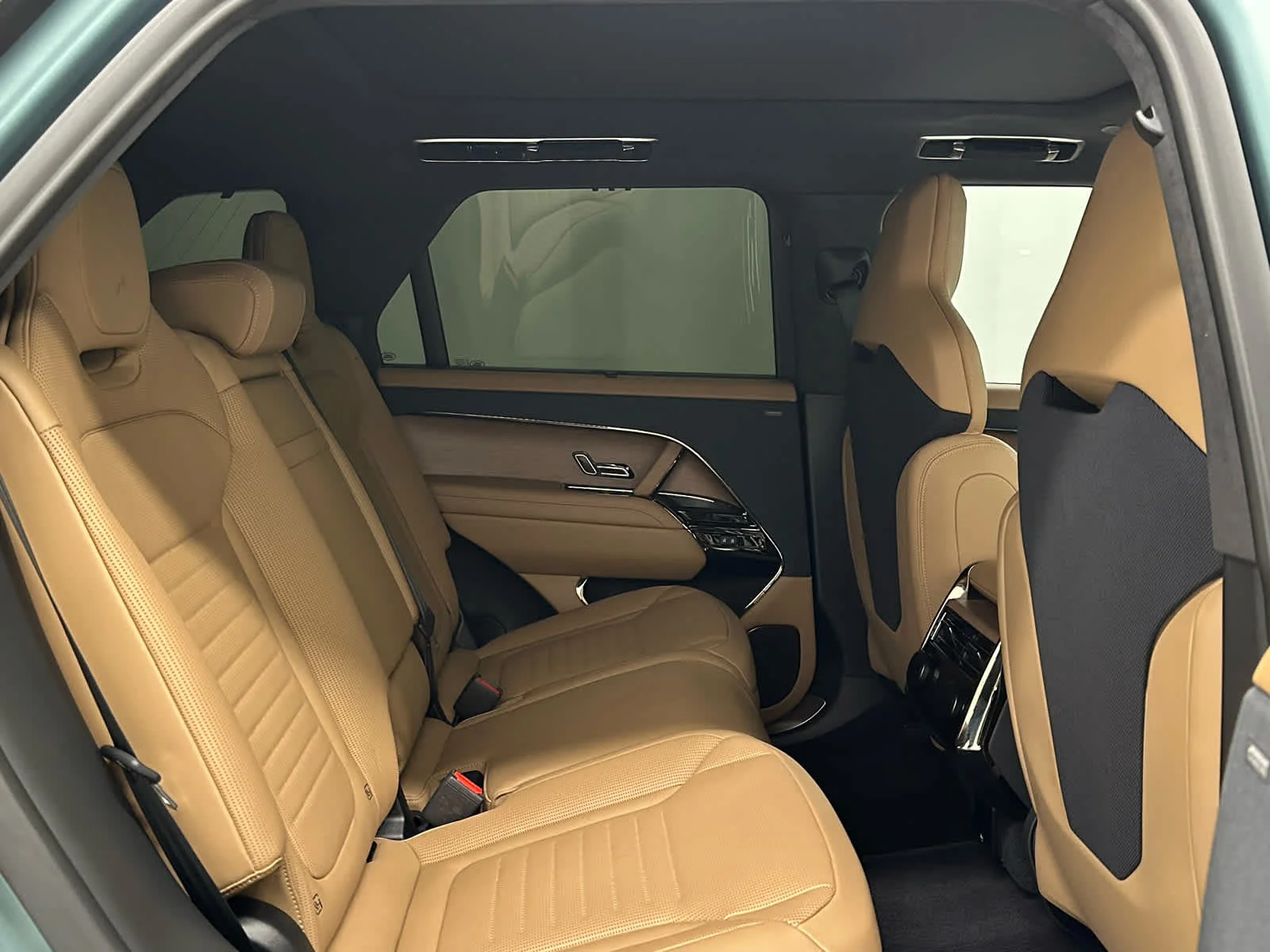Used 2025 SV BESPOKE MATTE GREEN Land Rover SV Edition Two image 20