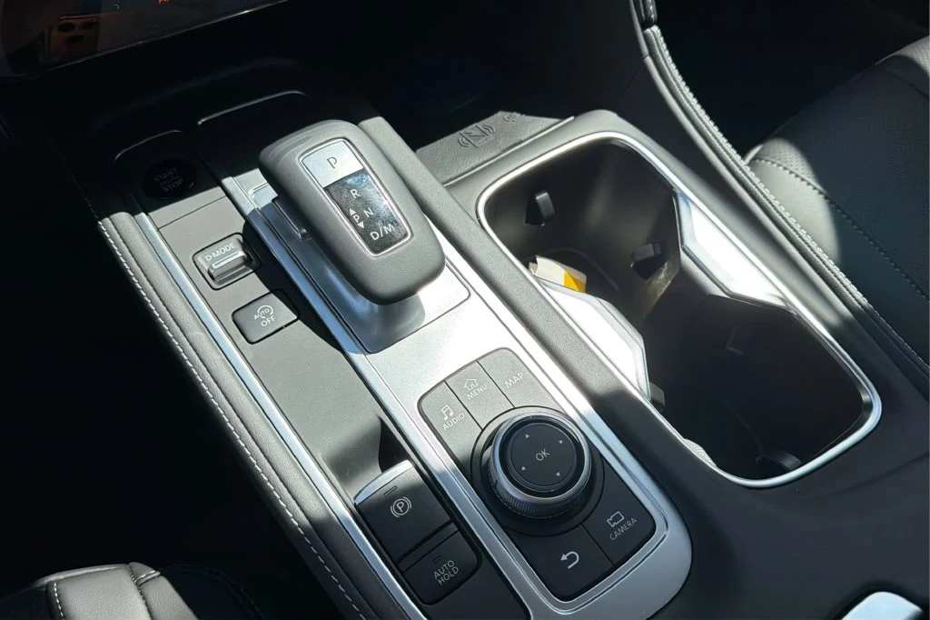 New 2027 MINERAL BLACK INFINITI Luxe FWD image 31