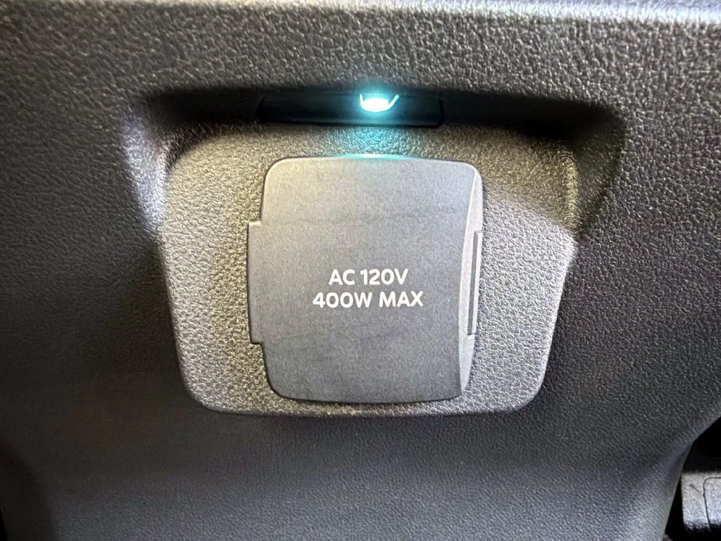 Used 2026 Oxford White Ford XLT image 18