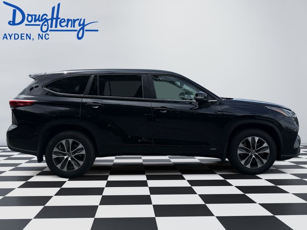 Used 2023 Black Toyota XLE image 6