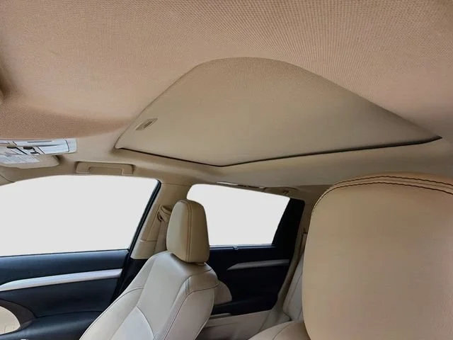 Used 2018 Blizzard Pearl Toyota XLE image 26