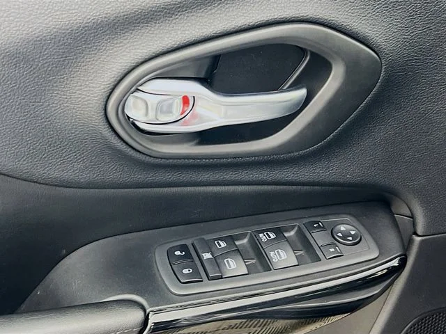 2020 Jeep Cherokee Latitude Plus - Photo 9