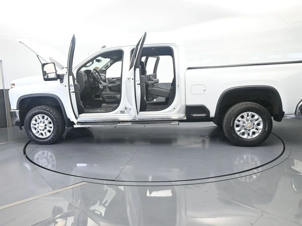 Used 2022 Summit White Chevrolet LT image 68