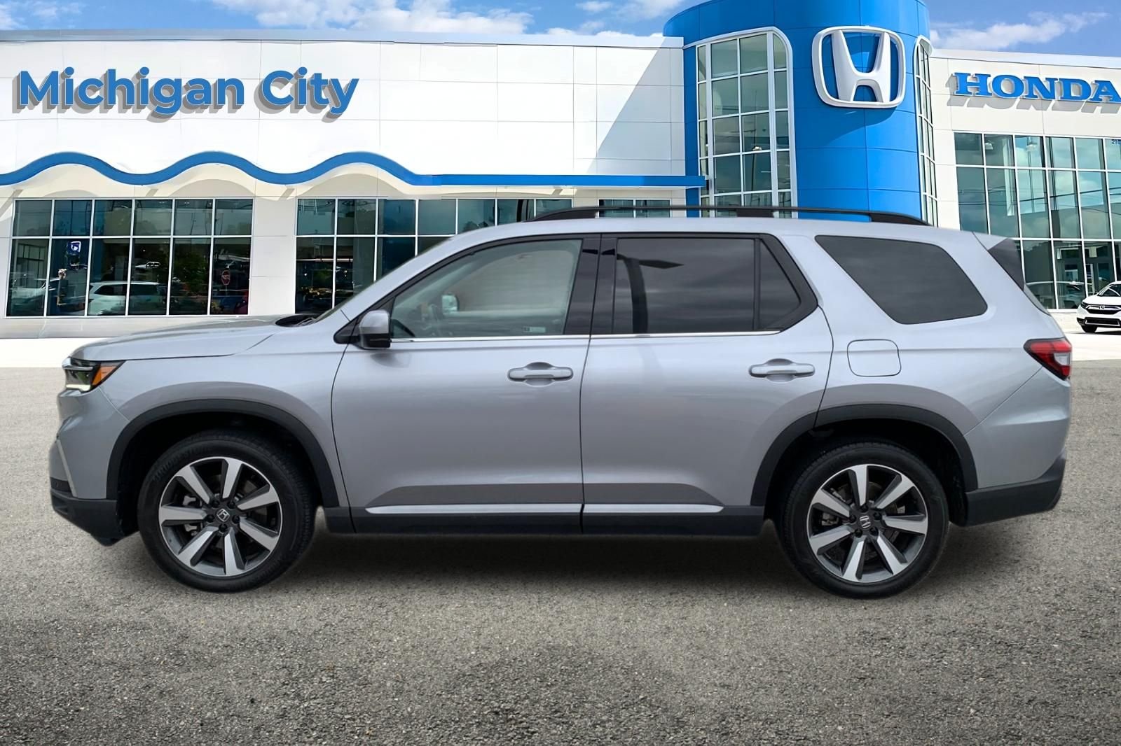 Certified Used 2023 Silver Honda Touring image 2