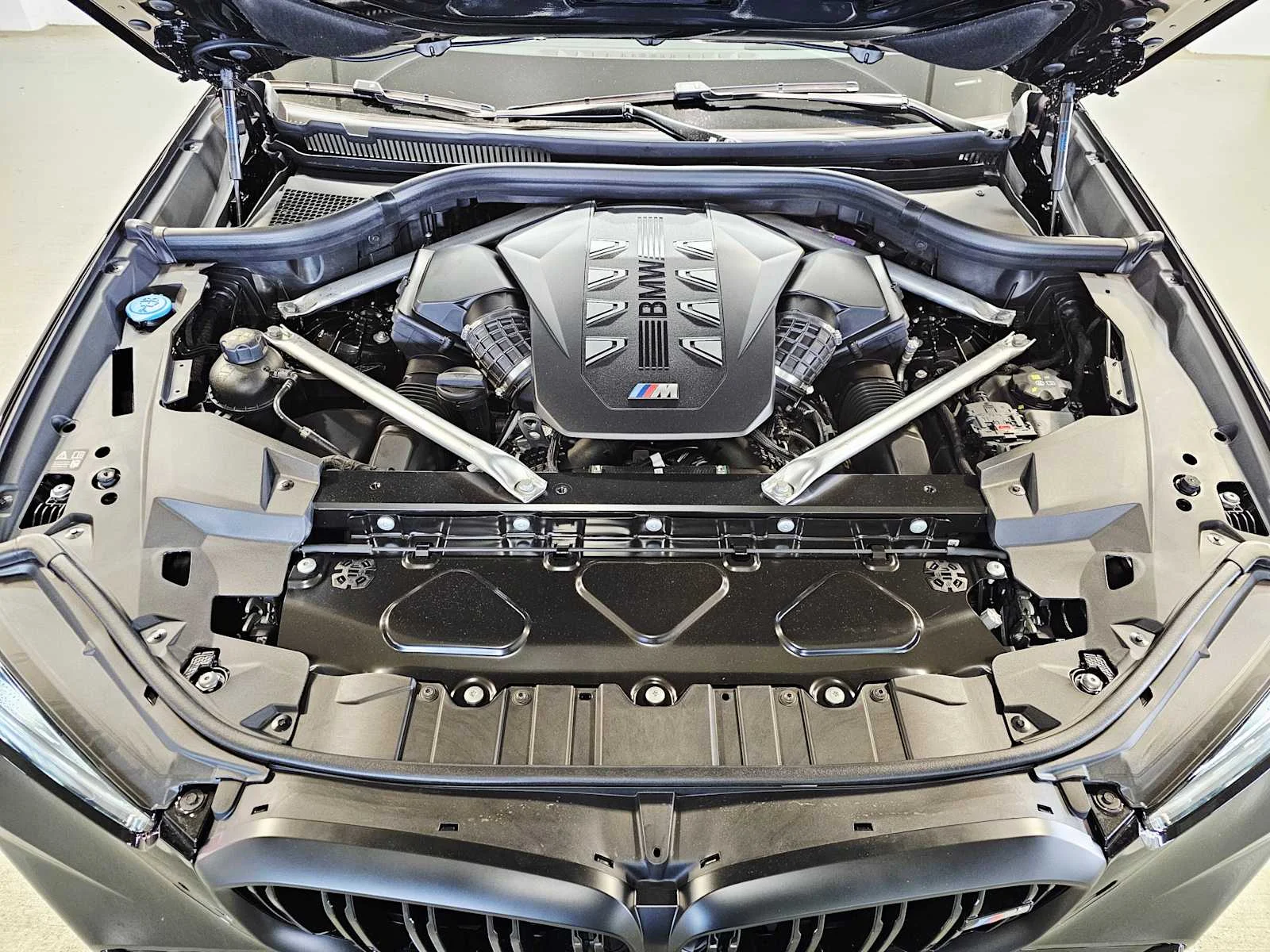 New 2026 Black Sapphire Metallic BMW M60i image 9