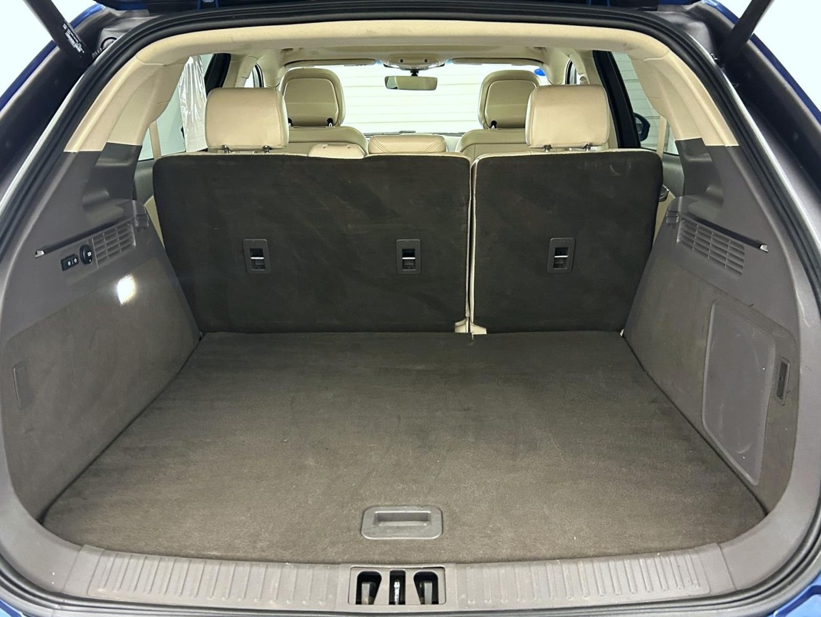 Used 2020 Blue Lincoln Reserve image 22