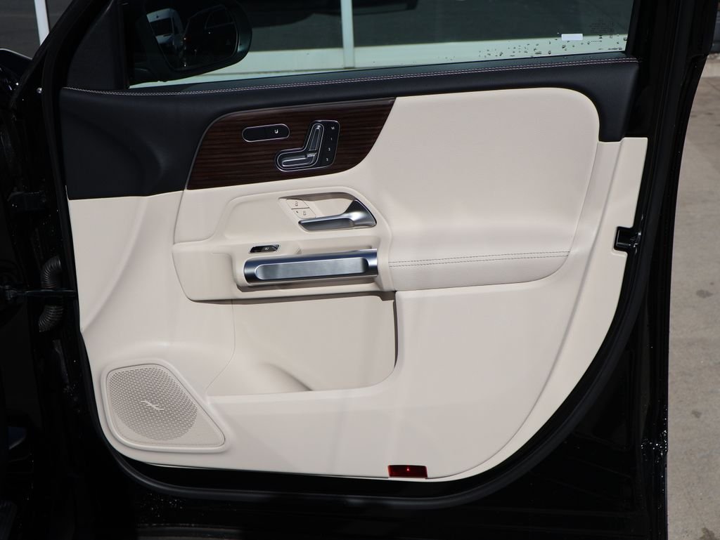 New 2026 Night Black Mercedes-Benz GLB 250 image 13