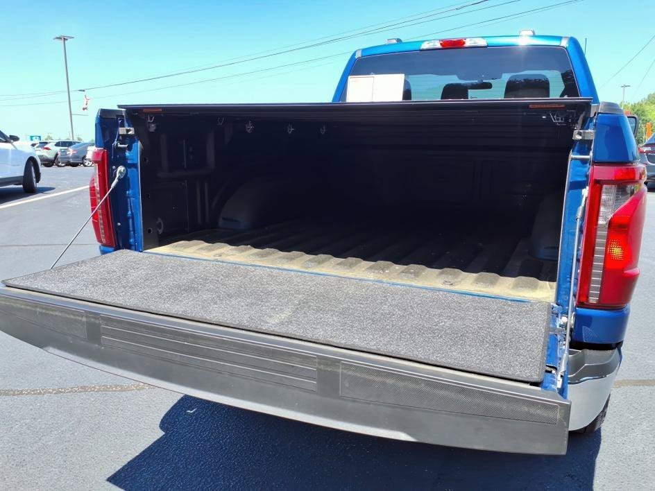 Used 2025 Atlas Blue Metallic Ford XL image 5