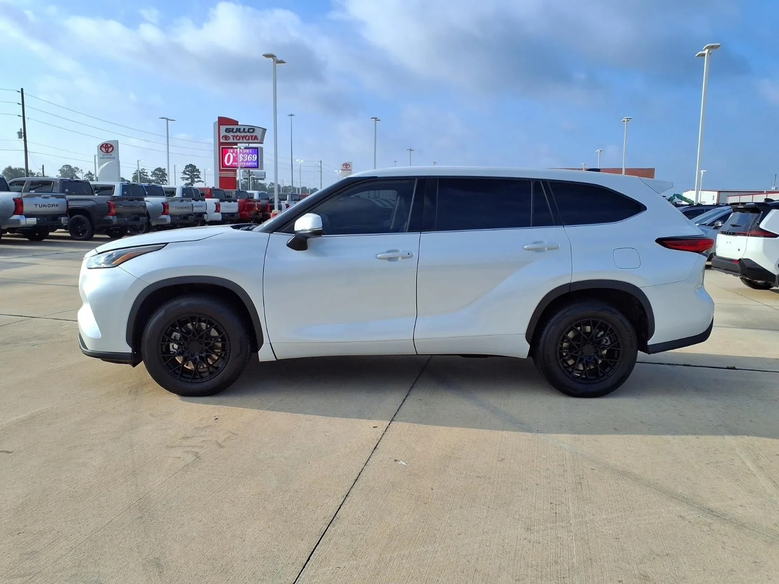 Used 2022 Beige Toyota L image 9
