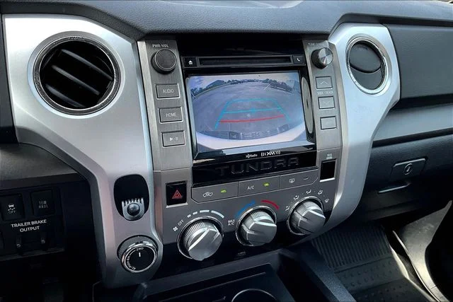 Used 2018 White Toyota SR5 image 15