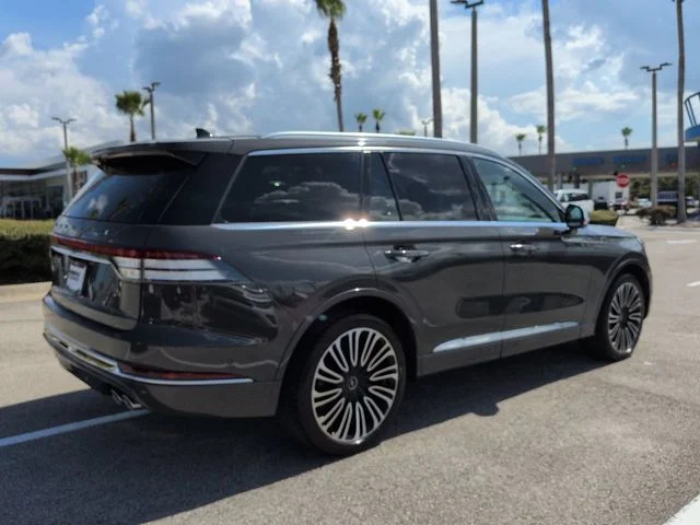 Used 2022 Dark Gray Metallic Lincoln Black Label image 4