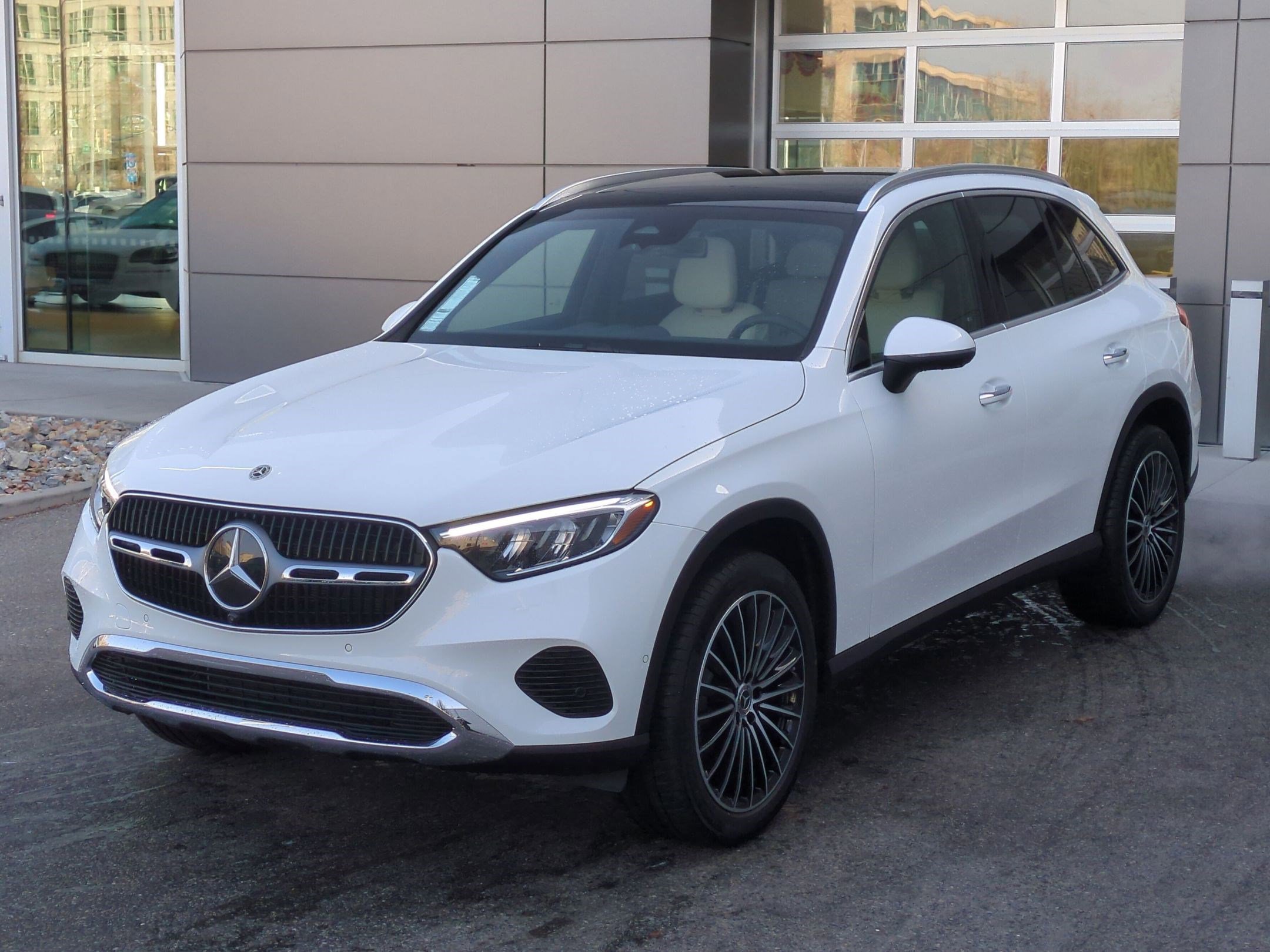 New 2026 Polar White Mercedes-Benz GLC 300 image 24