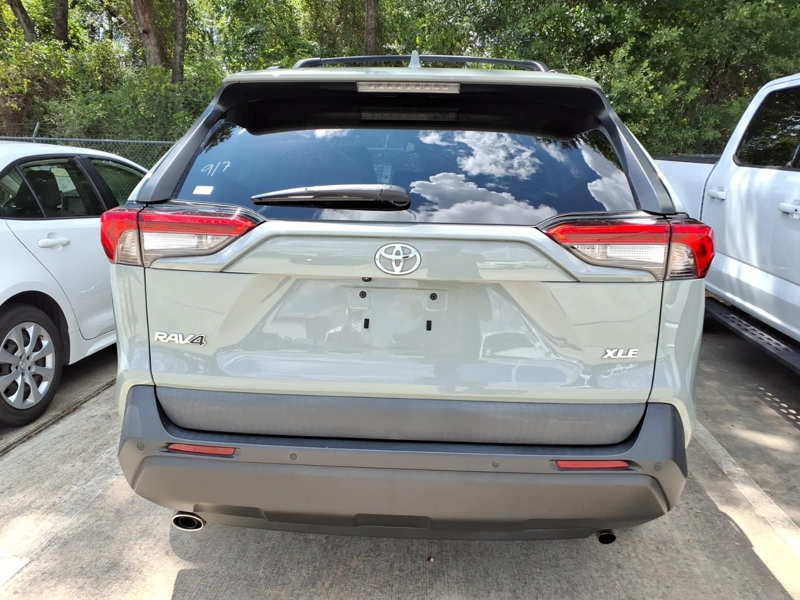 Certified Used 2021 Lunar Toyota XLE Premium image 5