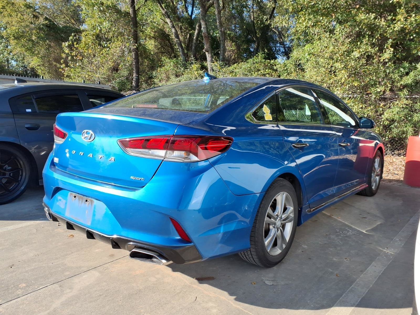 Used 2018 Electric Blue Hyundai Sport image 7