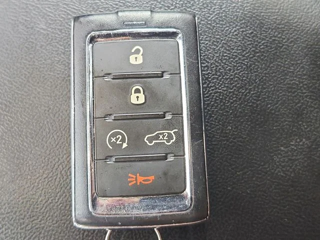 Used 2022 Silver Jeep Altitude image 12