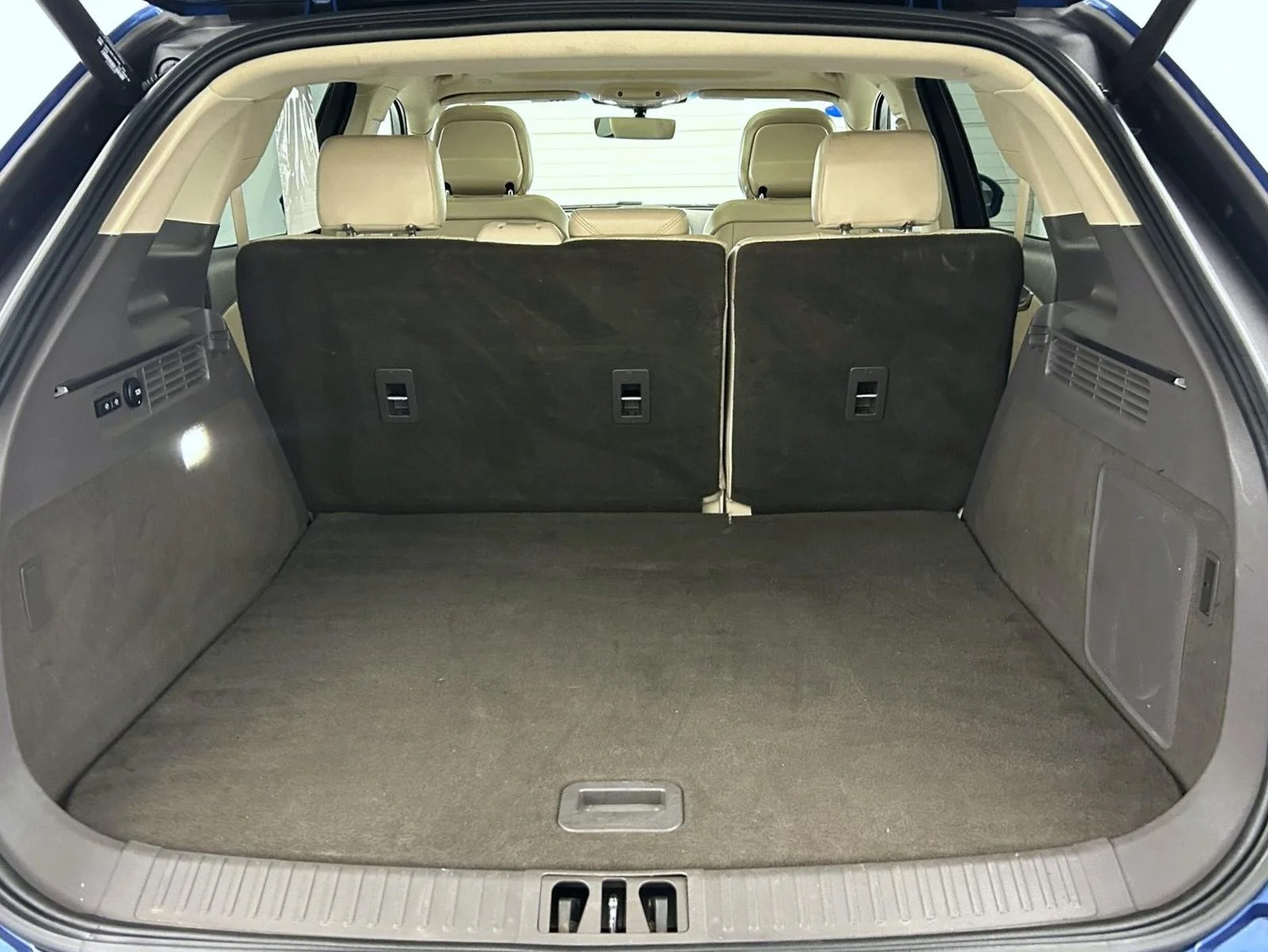 Used 2020 Blue Lincoln Reserve image 22