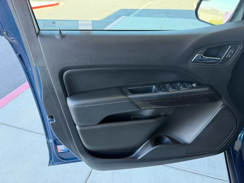 Used 2020 BLUE EMERALD METALLIC GMC 2WD SLE image 16