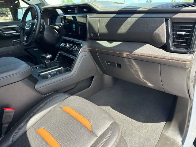 Used 2025 White GMC AT4 image 24