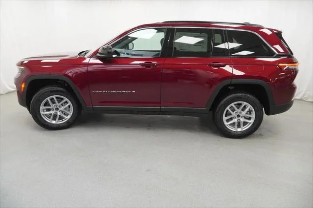 New 2026 Velvet Red Pearl-Coat Exterior Paint Jeep Laredo X image 14