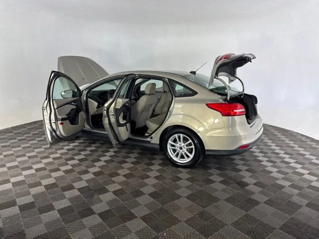 Used 2016  Ford SE image 20