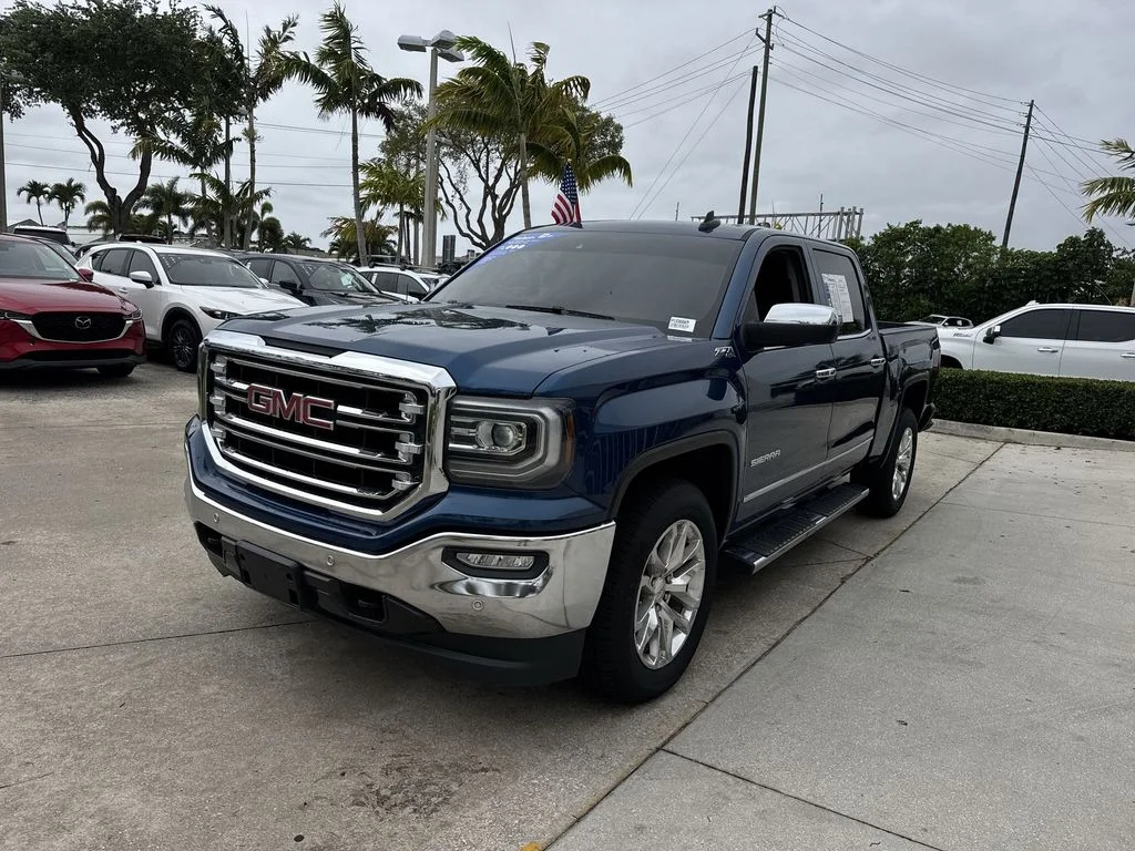 Used 2018 Blue Metallic GMC SLT image 9