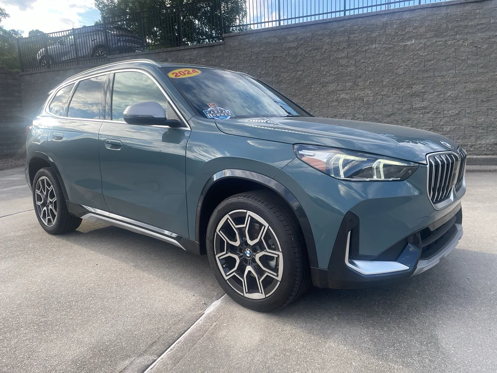 Used 2024 Cape York Green Metallic BMW xDrive28i image 1