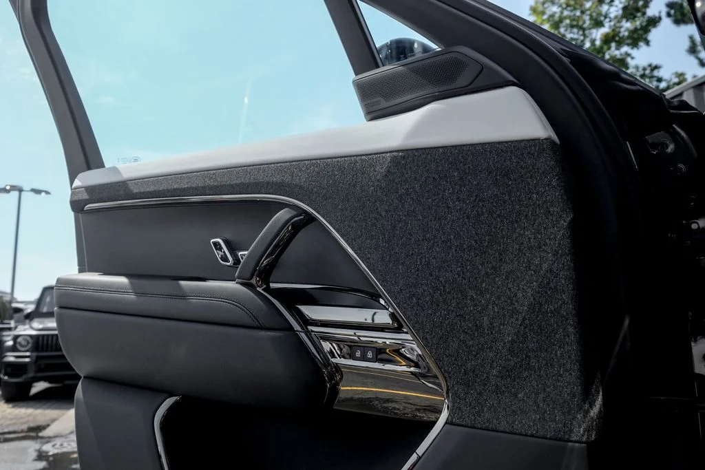 New 2027 Varesine Blue Land Rover Dynamic SE image 11