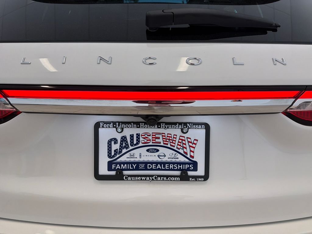 Used 2022 White Lincoln Standard image 34