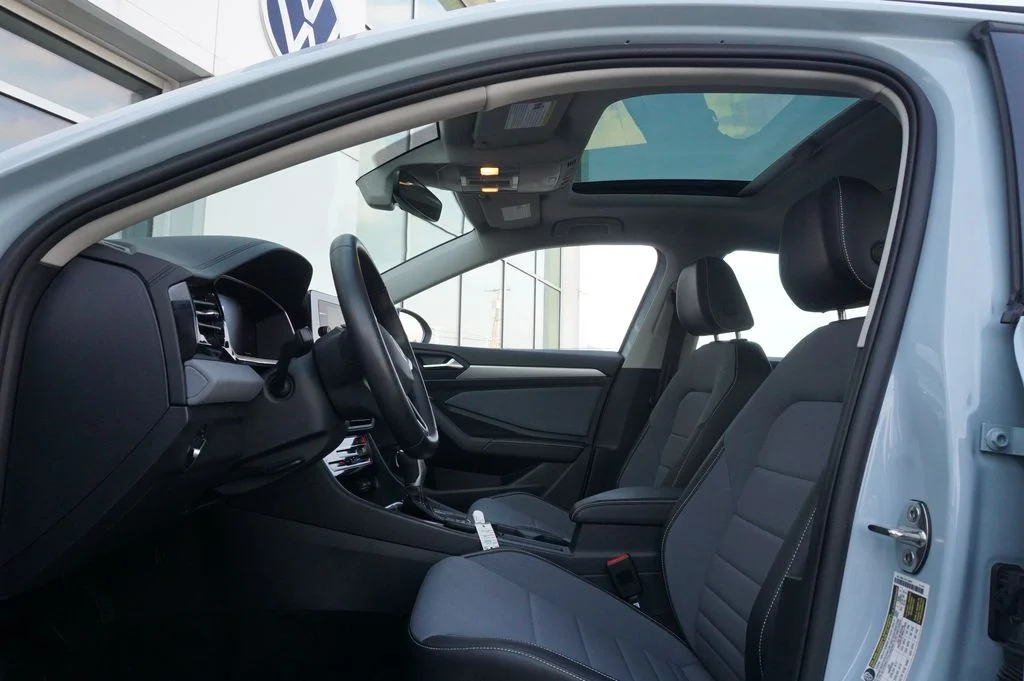 Certified Used 2025 Gray Volkswagen 1.5T SE image 2