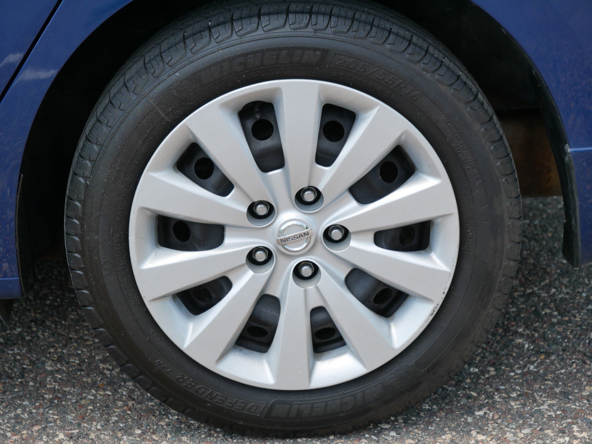 Used 2017 Deep Blue Pearl Nissan S image 15