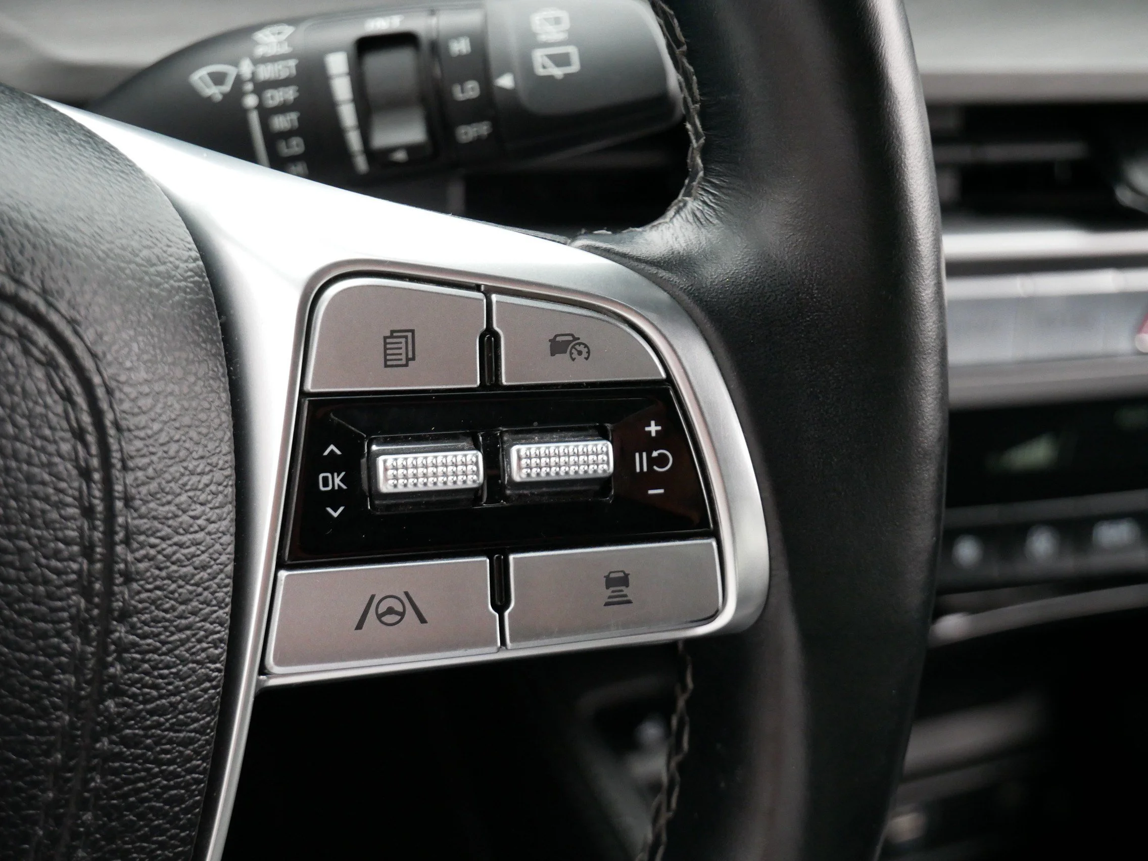 Used 2024 Wolf Gray Kia EX X-Line image 26