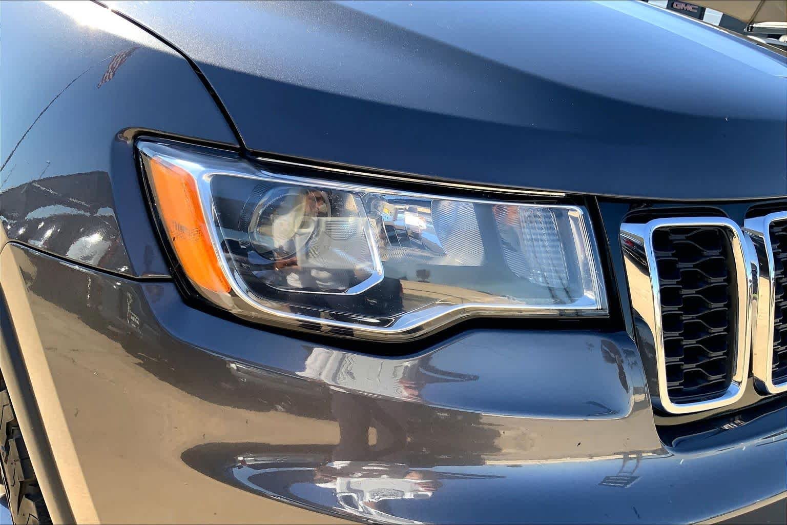 Used 2017 Granite Crystal Metallic Clearcoat Jeep Limited image 27