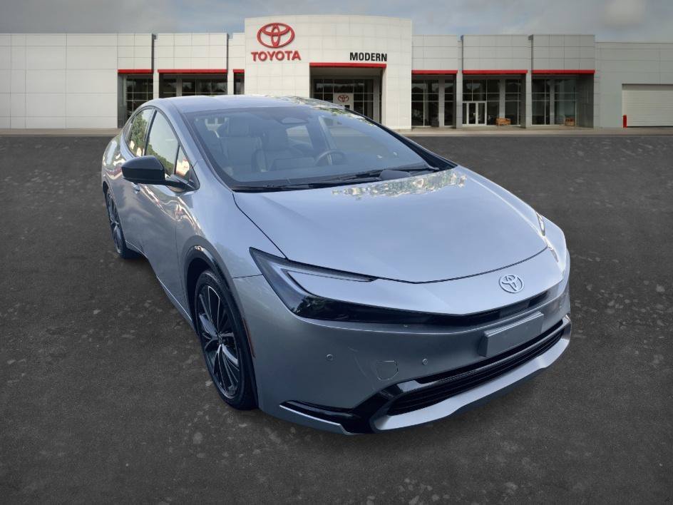 Used 2026 Cutting Edge Toyota XLE image 3
