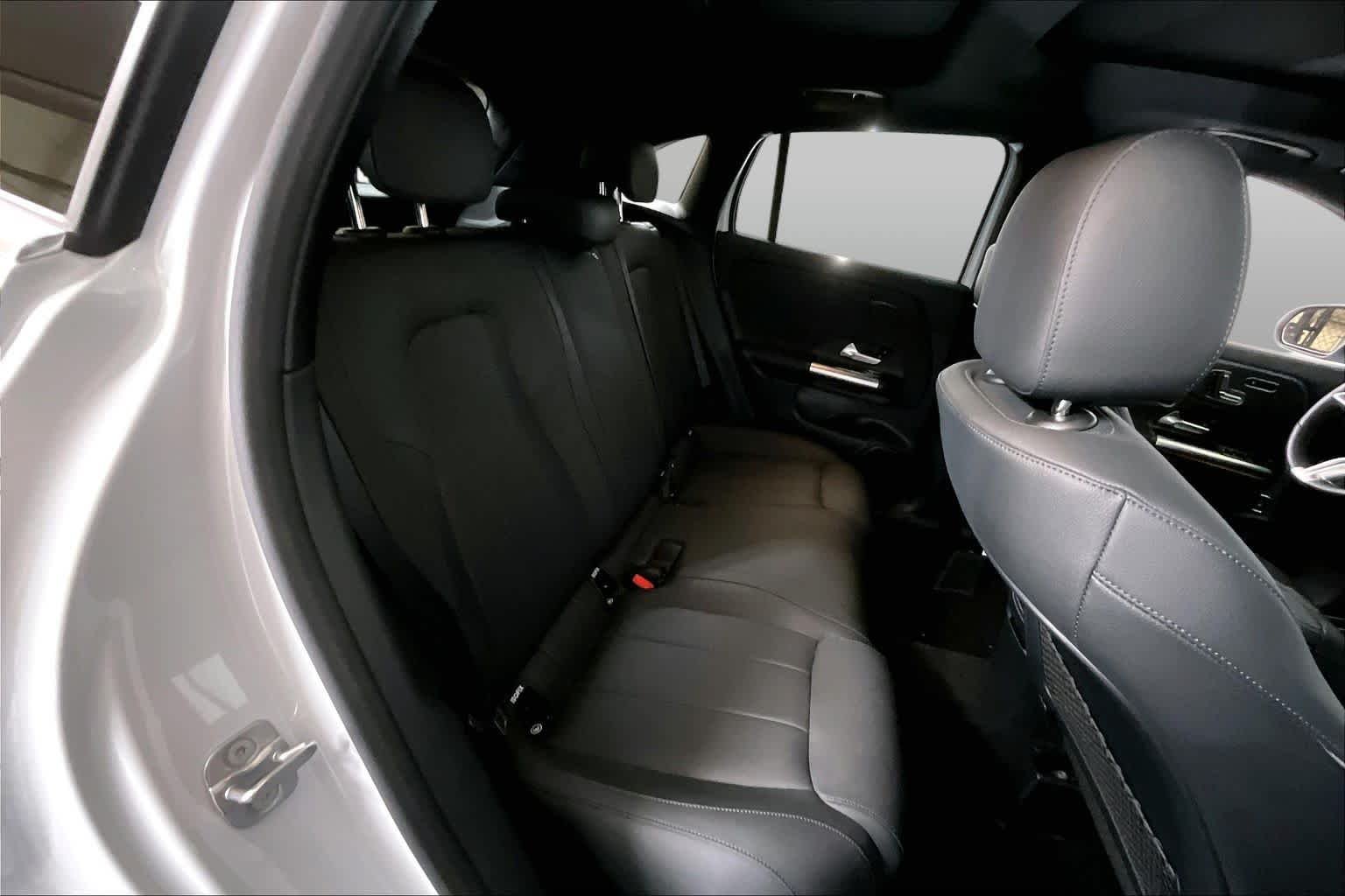 Used 2024 Digital White Metallic Mercedes-Benz GLA 250 image 20
