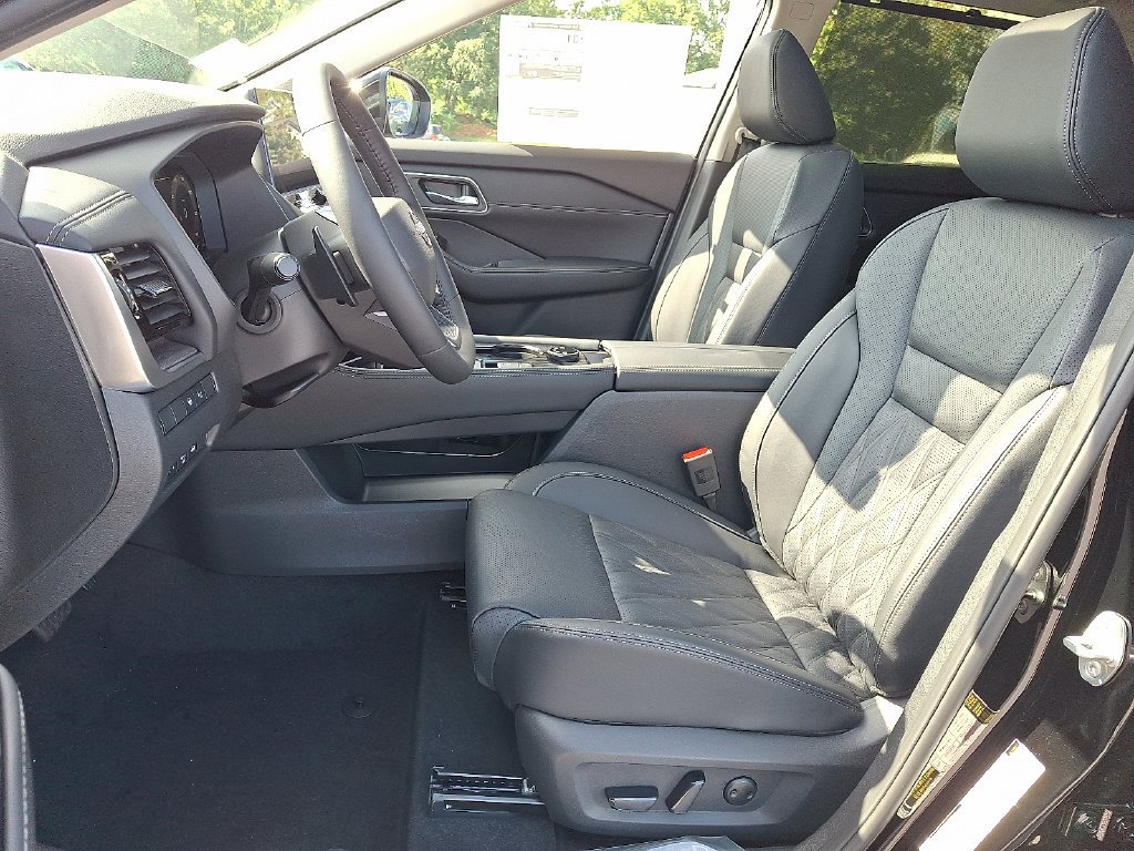 New 2026 Super Black Nissan Platinum image 9