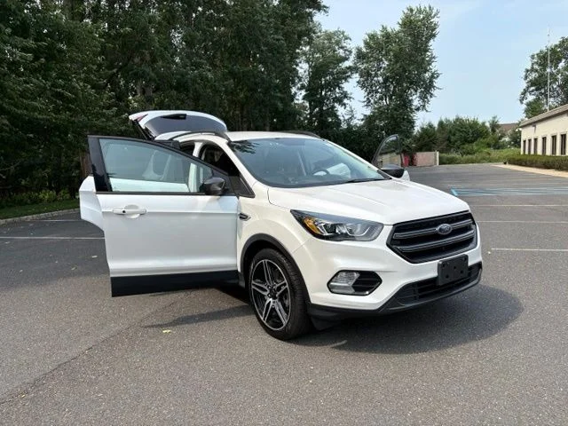Used 2019 White Platinum Clearcoat Metallic Ford SEL image 35
