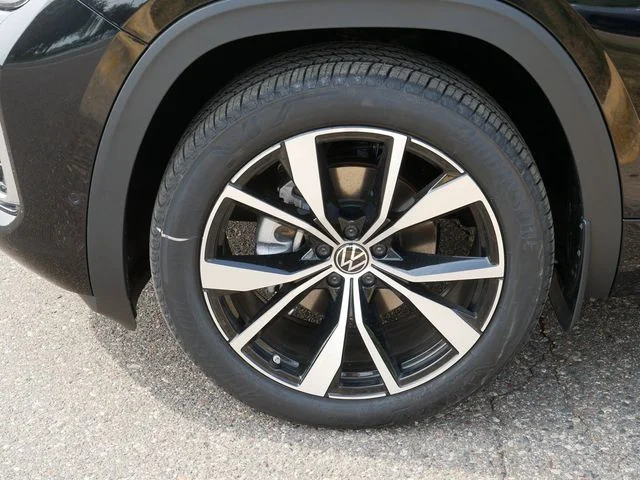 New 2026 Black Volkswagen 2.0T SEL Premium R-Line image 5