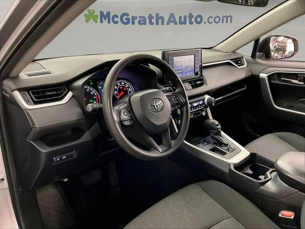 Used 2020 Silver Toyota XLE image 17