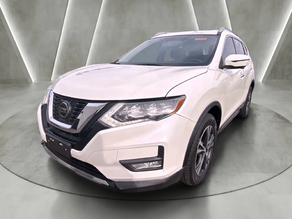 Used 2018 White Nissan SL image 7