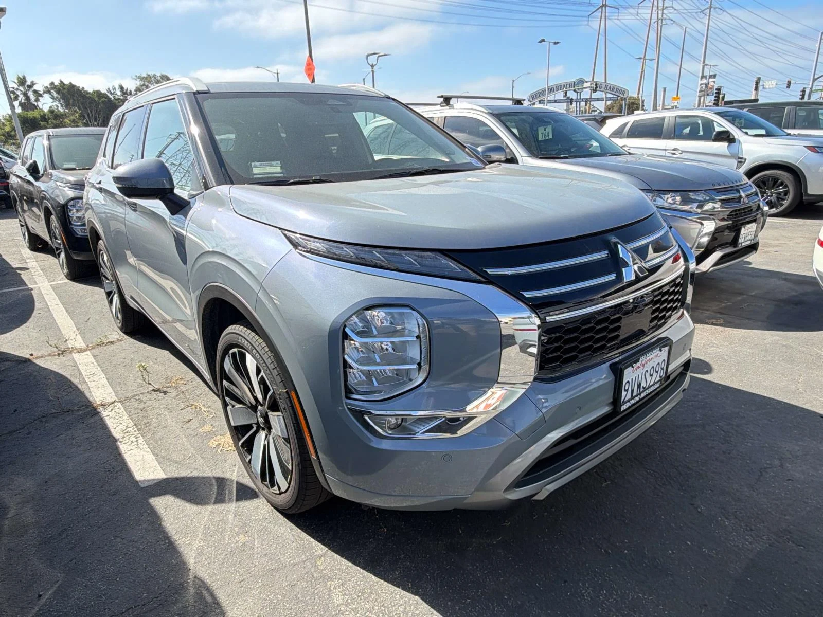 Used 2025 Graphite Gray Mitsubishi SEL image 2
