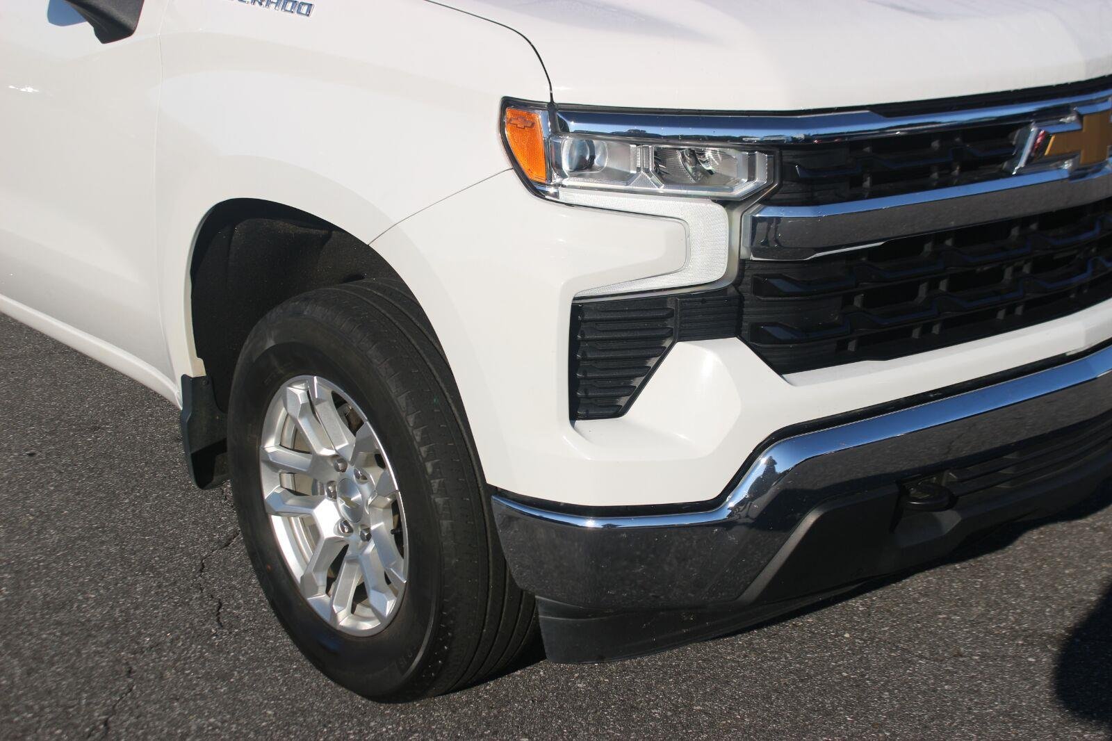 Used 2022 SUMMIT WHITE Chevrolet LT image 9