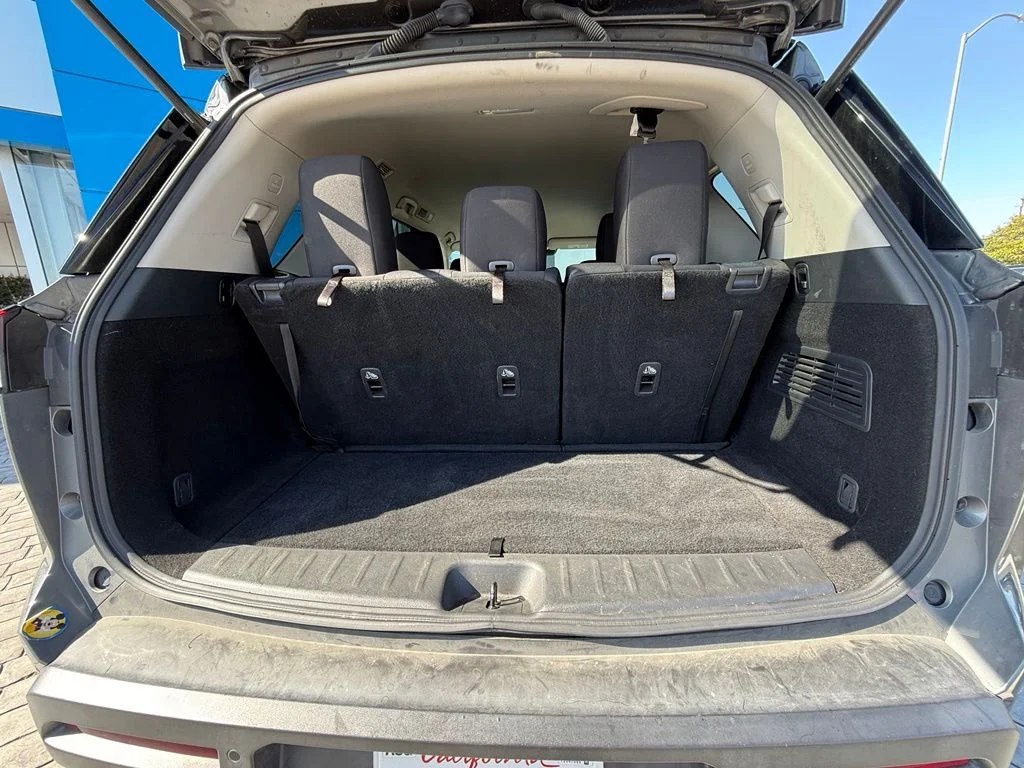 Used 2024 Gray Nissan SV image 7